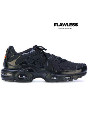 NIKE AIR MAX PLUS TN SNEAKERS