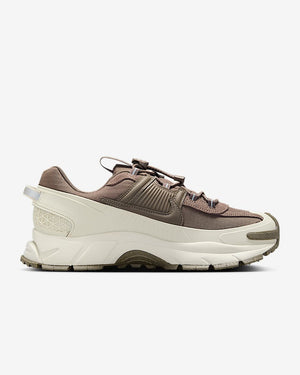 NIKE ZOOM VOMERO ROAM SNEAKERS