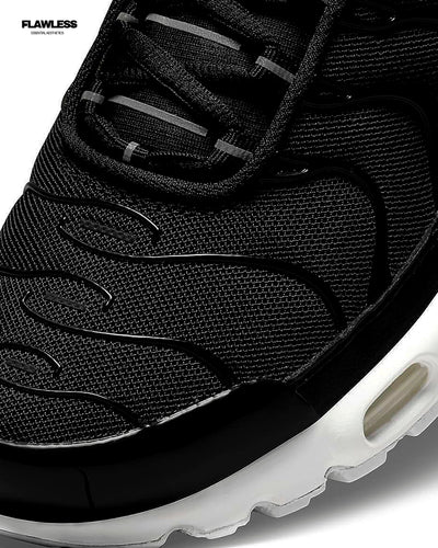 Nike Air Max Plus Tn "Black and White"