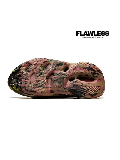 Yeezy Foam Runner "Mx Carbon" sandals